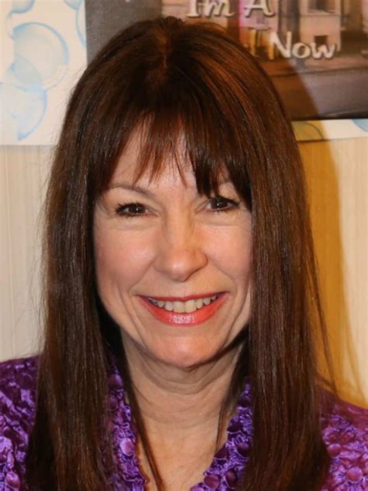 Diana Canova ·
